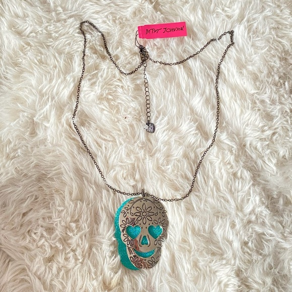 BETSEY JOHNSON Engraved Double Skull Pendant Long Necklace NWT - Picture 9 of 16